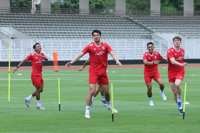 John Herdman Puji Semangat Elkan Baggott Saat Latihan Timnas Indonesia