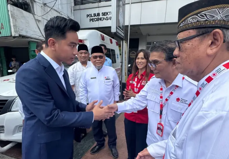 Wapres Gibran Salat Jumat di Pecenongan, Sekaligus Pastikan Bantuan Sembako Tepat Sasaran