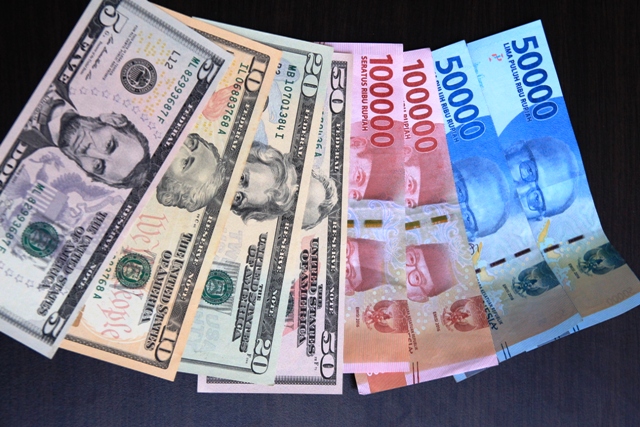 Rupiah Melemah ke Rp17.009 per Dolar AS pada Perdagangan Sore Ini