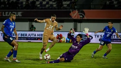 Manila Digger Unggul Tipis 1-0 atas Dewa United di Babak Pertama