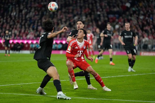 Tampil All Out, Kevin Diks cs Tak Bisa Hentikan Hujan Gol Bayern 4-1