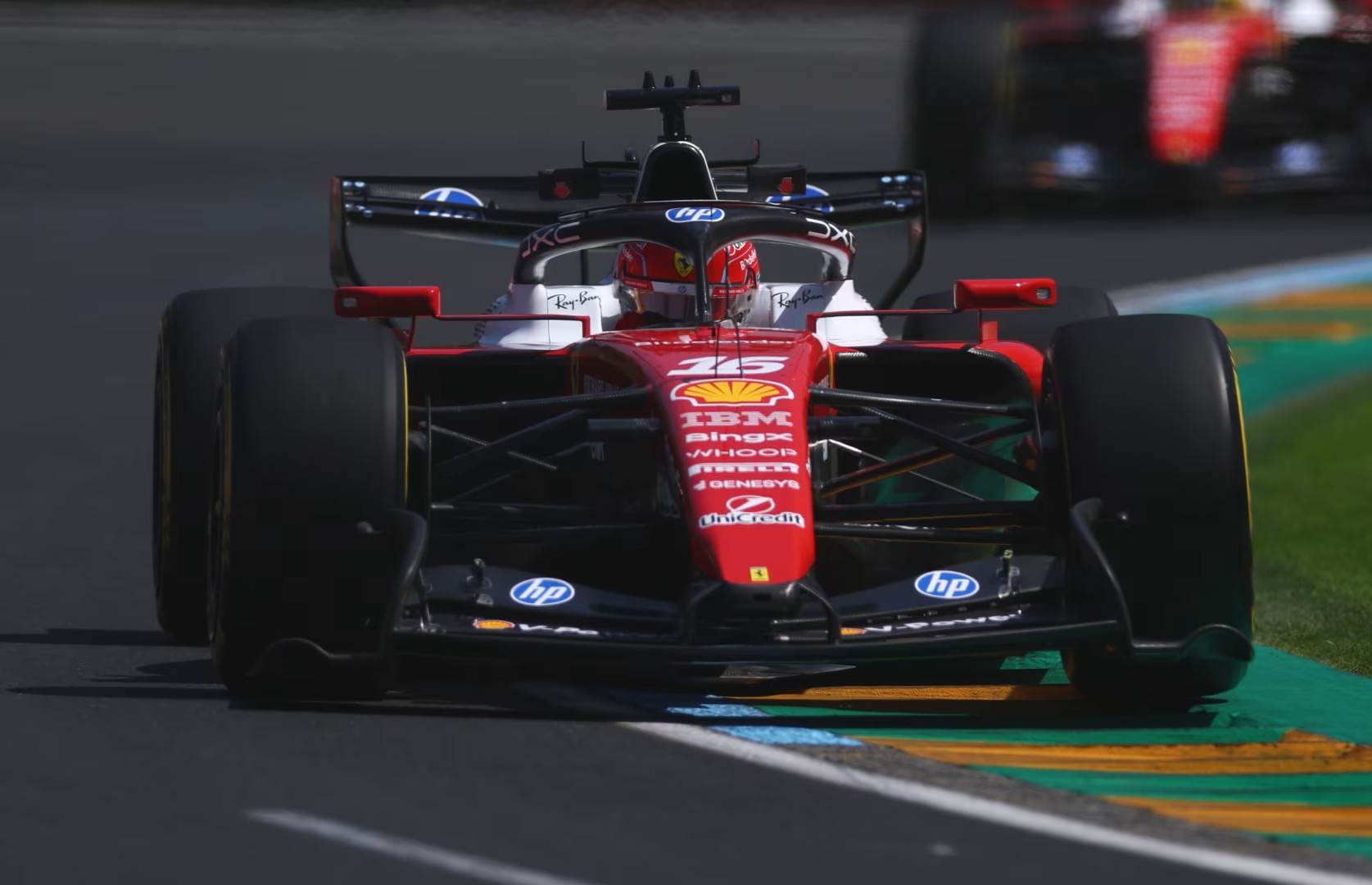 Ferrari Bersinar di FP1 Australia: Leclerc Pimpin, Hamilton Ikut Dominasi 1-2