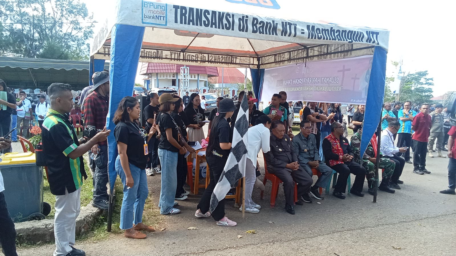 Diguyur Donasi Spontan di Garis Start, Pawai Paskah Pemuda Klasis Soe 2026 Bukti Nyata Sinergi Lintas Sektor