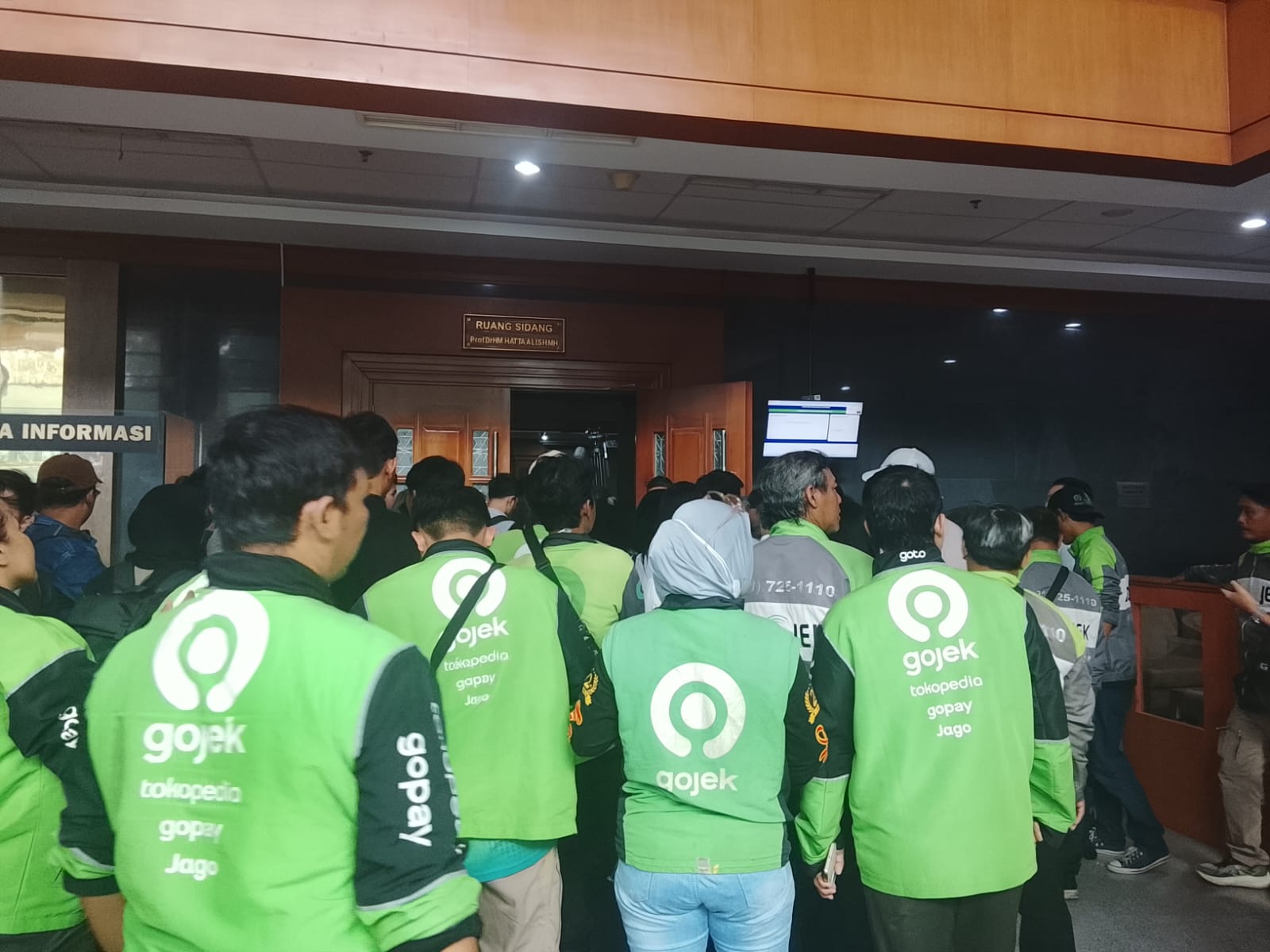 Kawal Sidang Putusan, Driver Gojek Padati Ruang Sidang