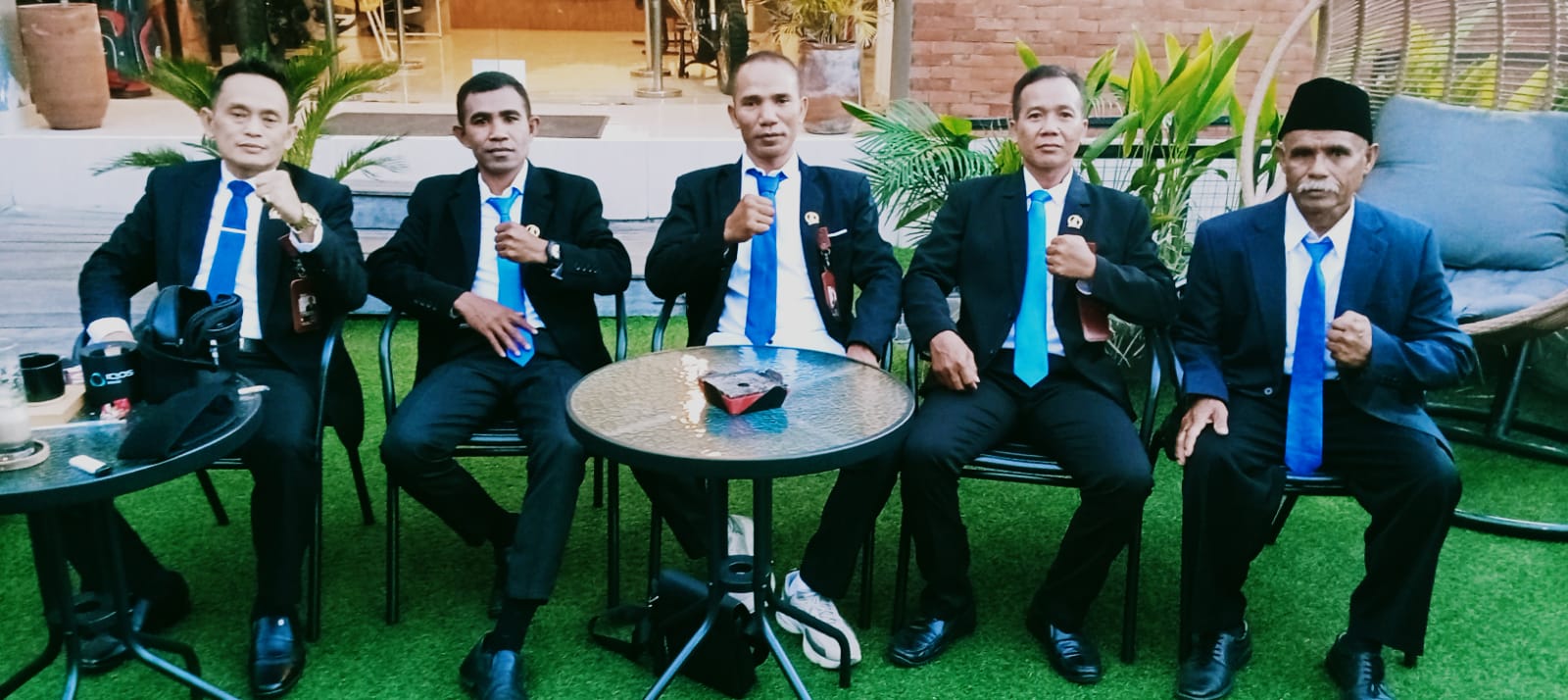 Suasana kebersamaan jajaran pengurus dan anggota Peradi PASNI dalam agenda konsolidasi organisasi di The Magendra, Denpasar.